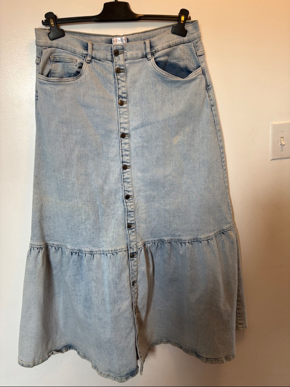 VENUS Light Blue Button-Front Tiered Denim Midi Skirt